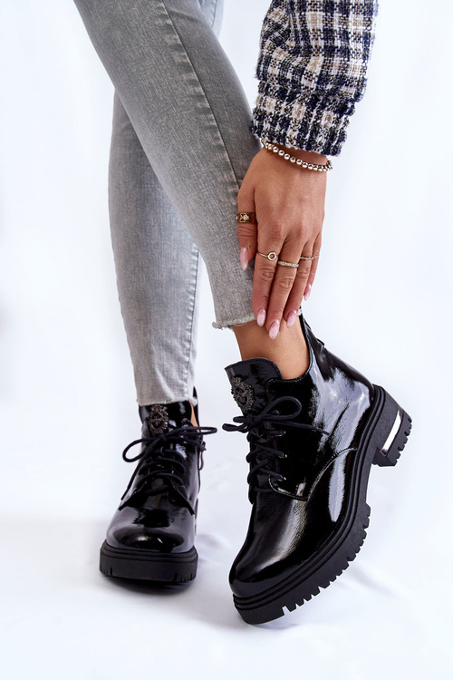 Жіночі лаковані ботильйони Zazoo 60309 на плоскому каблуці чорні