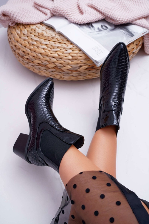 Жіночі лаковані сліпони Black Dorine