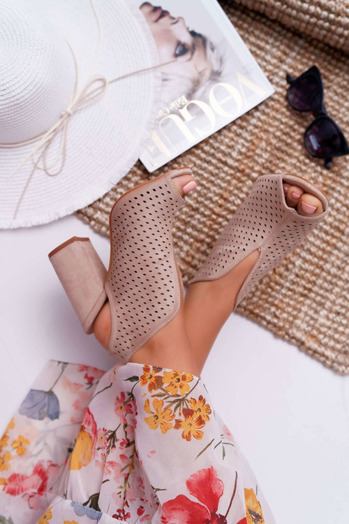 Жіночі босоніжки з відкритим носком бежеві Nevienna