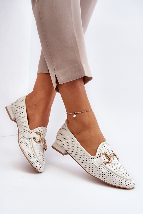 Жіночі мокасини на плоскій підошві з прикрасами білого кольору Iluvana