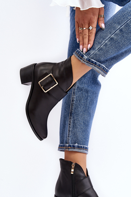 Жіночі шкіряні ботильйони на низькому каблуці та пряжці чорні Liliane