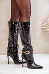 Лаковані чоботи на шпильці з золотистим декором. Чорна тістарія