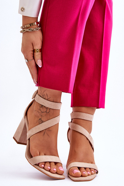 Жіночі замшеві босоніжки на підборах Beige Lanes