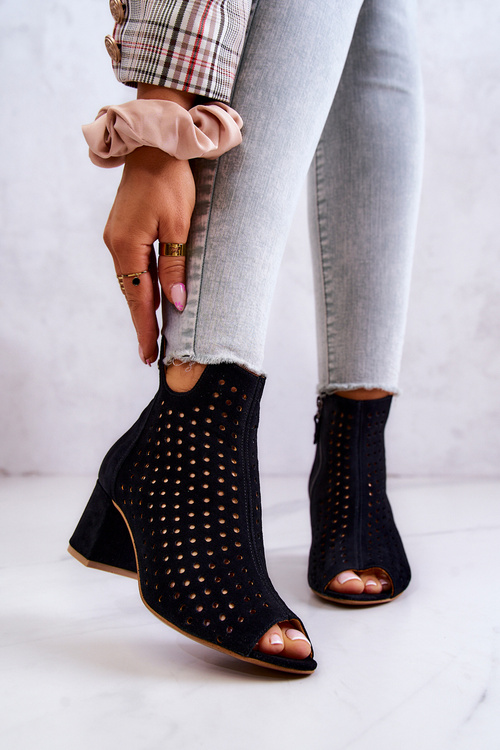 Чоботи шкіряні ажурні Maciejka 05420-43 Чорні