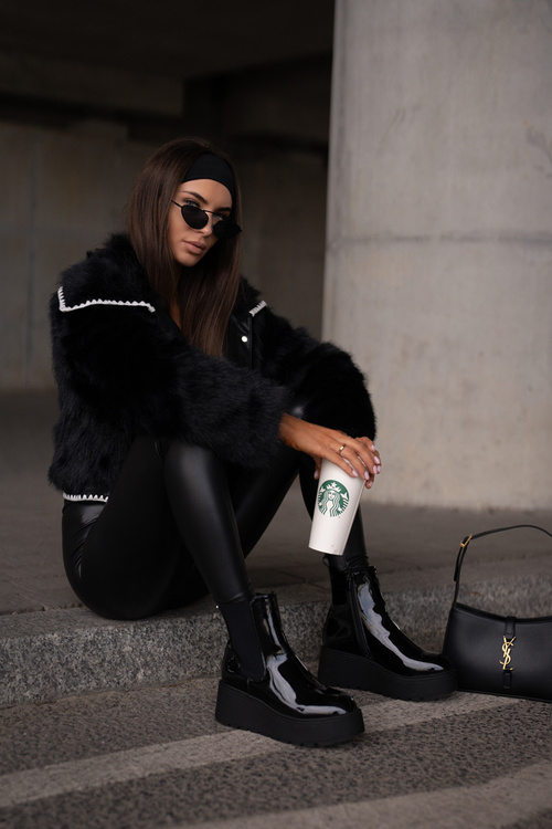 Чорні жіночі лаковані ботильйони Wloedia на платформі та танкетці