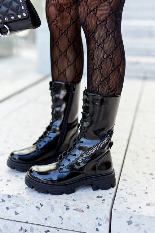 Похідні черевики на плоскій підошві лаковані TR747 чорного кольору