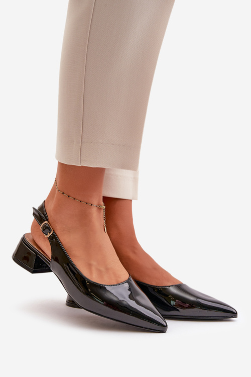 Лаковані балетки на низькому каблуці з загостреними пальцями чорного кольору Anarinne