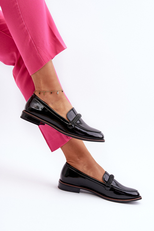 Жіночі чорні лаковані мокасини з декоративним ремінцем Saosin