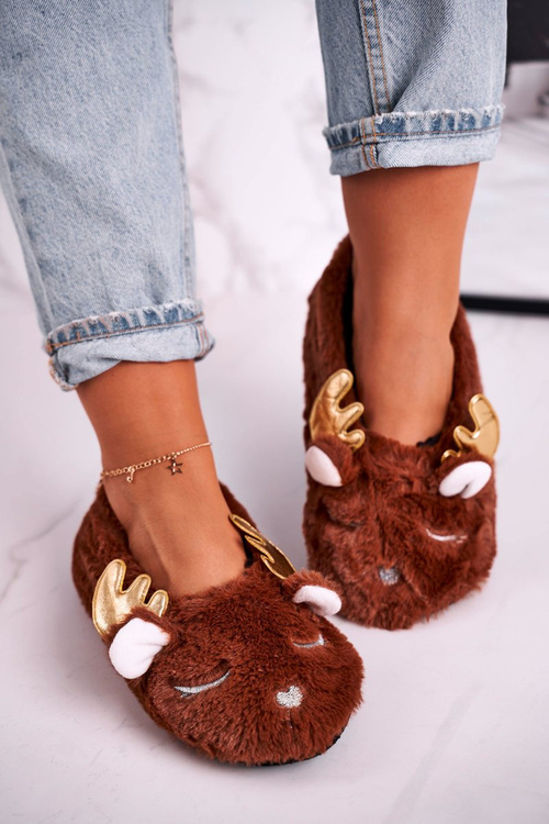 Різдвяні ізольовані пухнасті тапочки. Коричневі дзвіночки