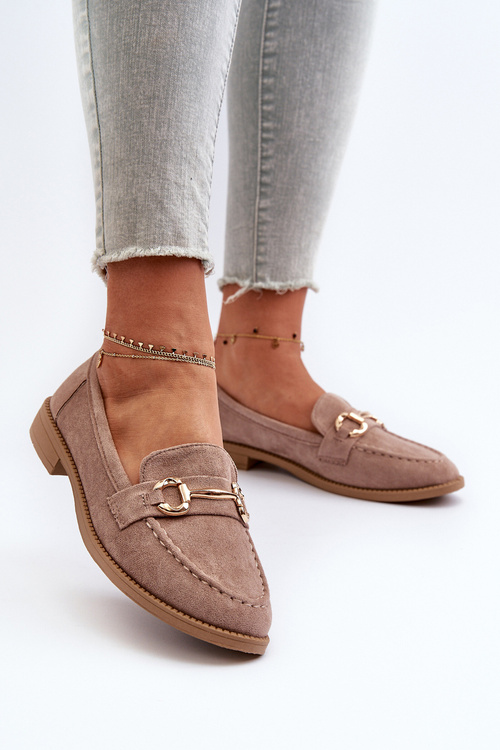 Жіночі лофери на плоскій каблуці та прикрасі темно-бежевого кольору Aviole