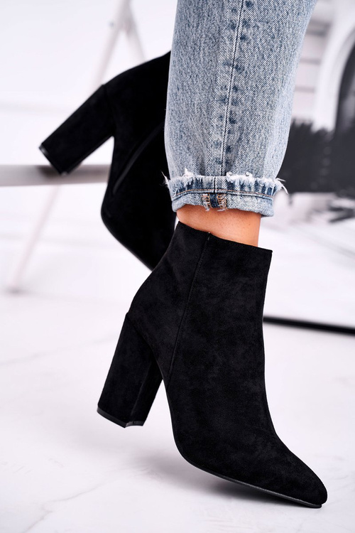 Жіночі чоботи на шпильці замшеві чорні акули