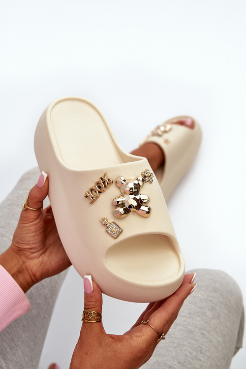 Жіночі легкі поролонові шльопанці з прикрасами бежевого кольору Orchia