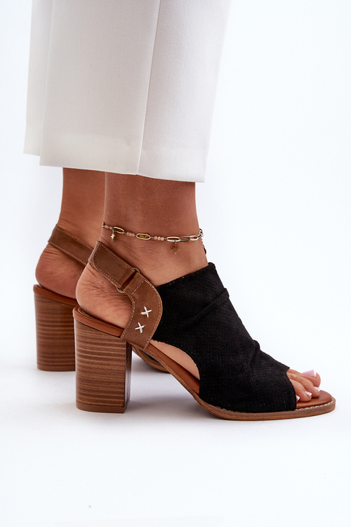 Жіночі чорні босоніжки з вирізом на підборах Rosca