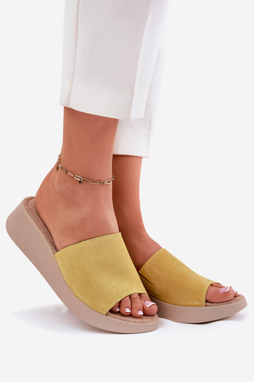 Жіночі Замшеві Сандалі На Танкетці Panto Fino Жовті RR267038