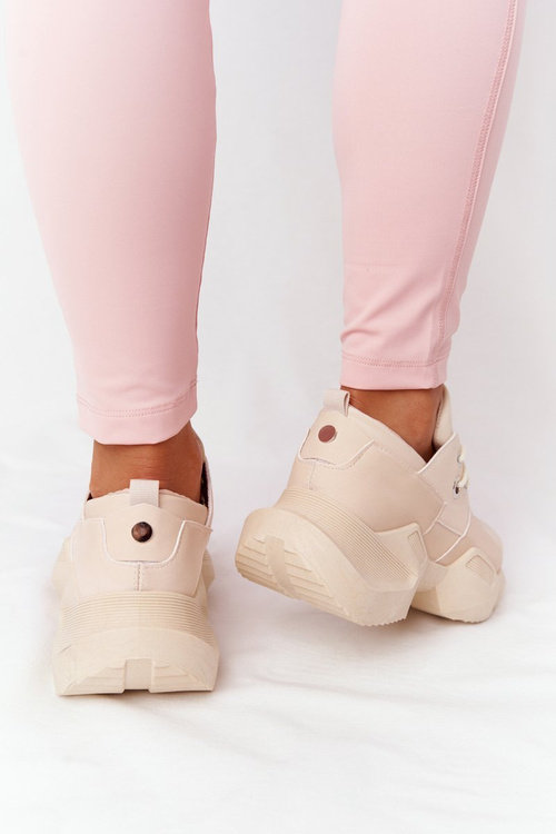 Жіночі кросівки на масивній підошві бежевого кольору