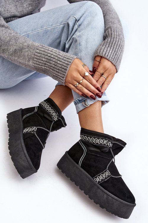 Жіночі снігові черевики на товстій підошві і шнурівці чорного кольору Milson