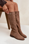 Теплі жіночі чоботи на плоскому каблуці з ремінцем і срібною деталлю темно бежеві Geraline