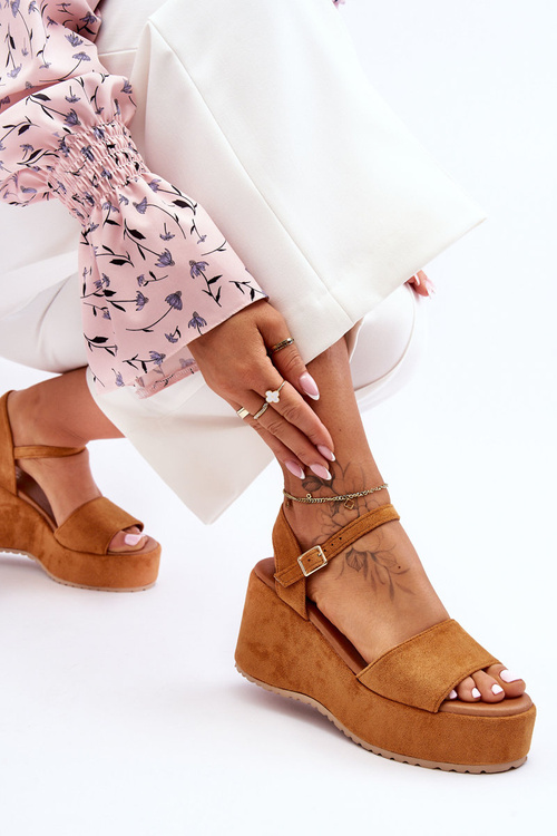 Жіночі замшеві босоніжки на танкетці Camel Lydia