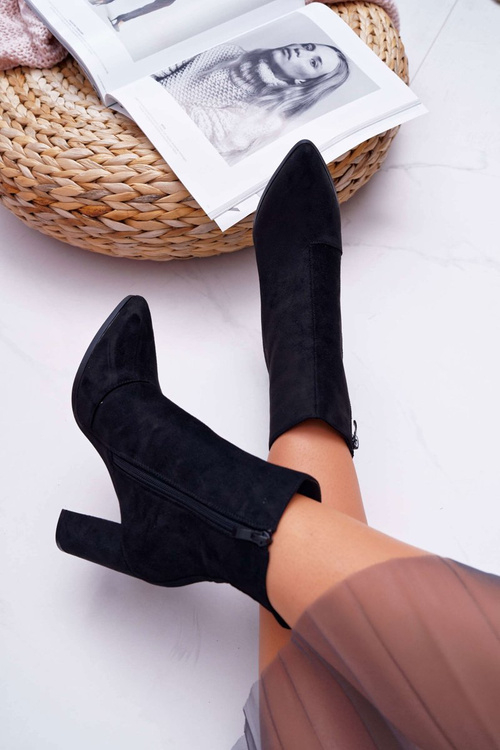 Жіночі високі чоботи на шпильці з гострою замшею і блискавкою чорного кольору