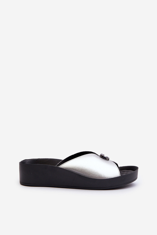 Жіночі шкіряні босоніжки зі срібною прикрасою S.Barski KV27-027