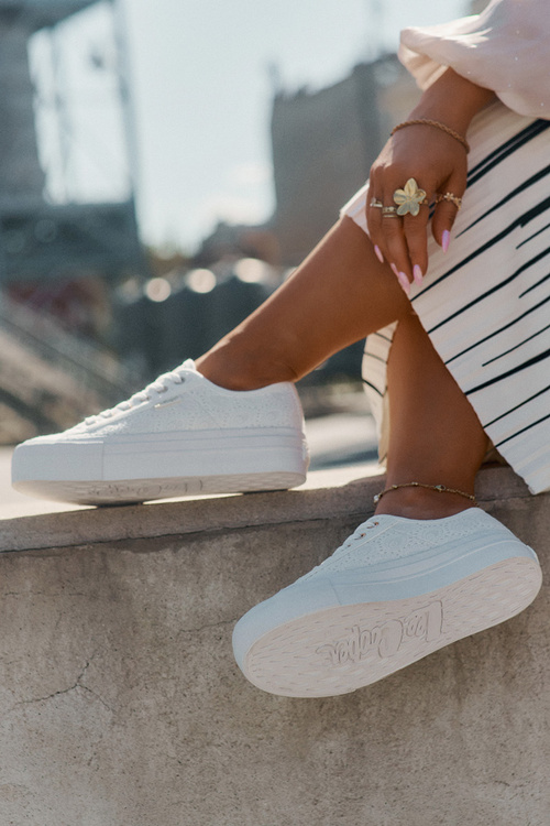 Жіночі Кросівки З Кружевом Lee Cooper LCW-25-31-3438L Білі