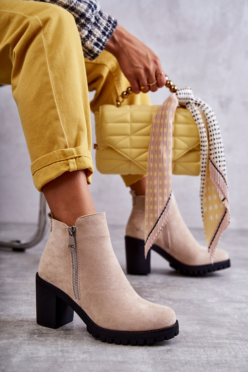 Замшеві Чоботи на високих підборах на блискавці Світло-бежеві Sevione