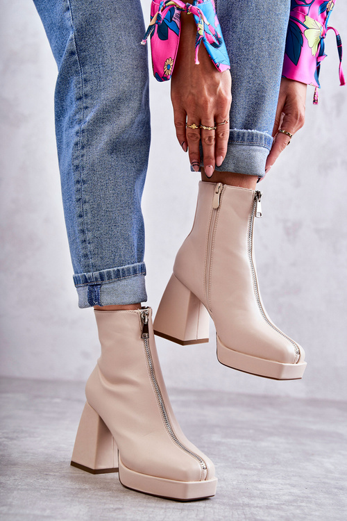 Жіночі чоботи на масивному каблуці на блискавці бежеві Carrera