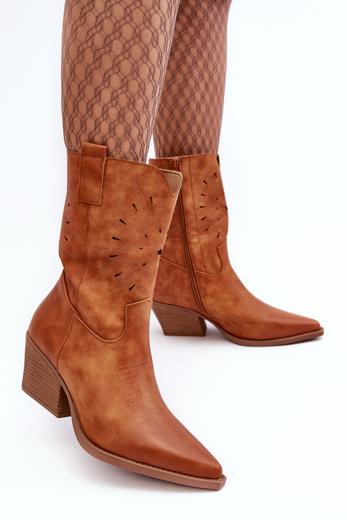 Шкіряні ковбойські чоботи на низькому каблуці верблюжого кольору