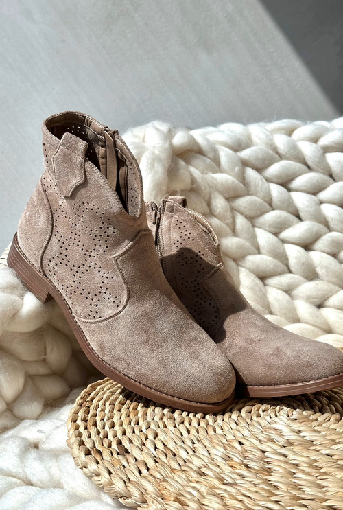 Жіночі бежеві ботильйони з вирізом S.Barski HY66-151