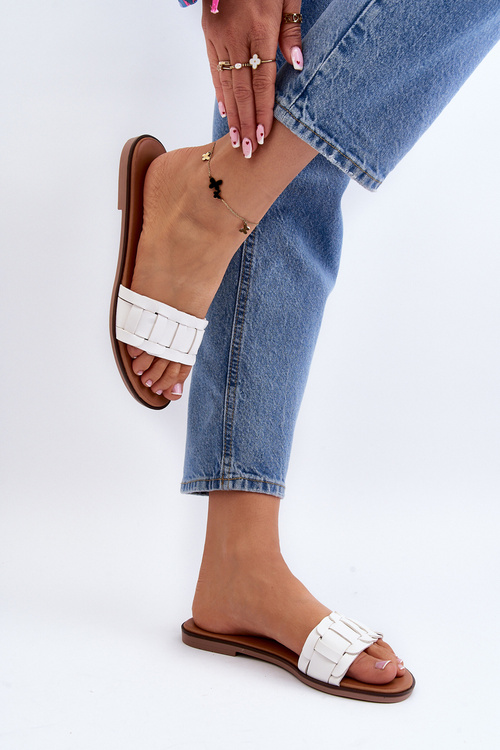 Жіночі класичні сандалі на плоскій підошві білі Namrita