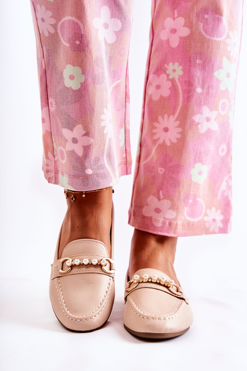 Жіночі шкіряні лофери з декоративними перлами Бежеві Sergia