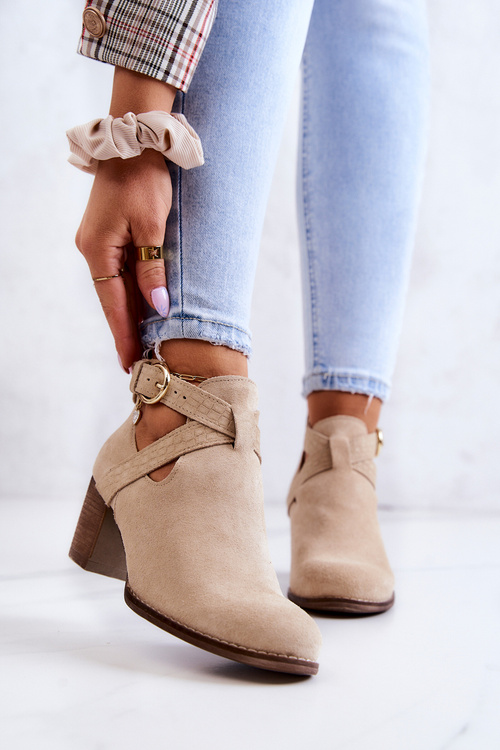 Шкіряні чоботи з вирізом на постінці Beige Axelle