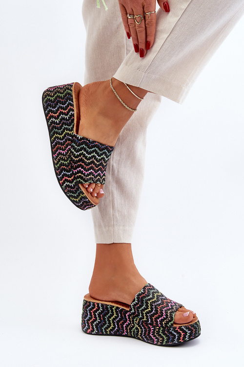 Жіночі босоніжки на танкетці чорні Vanarila