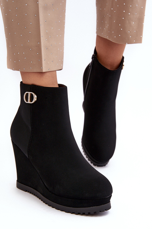 Чоботи жіночі на танкетці з дрібним декором Чорні Bertolina