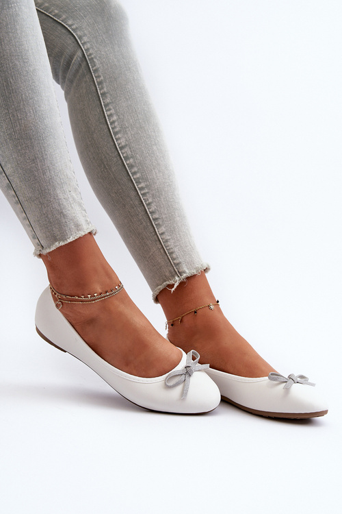 Білі балетки з еко шкіри з бантом