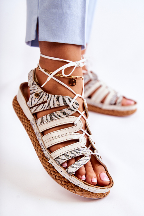 Модні жіночі шкіряні босоніжки Maciejka 05552-04 Бежево-чорні