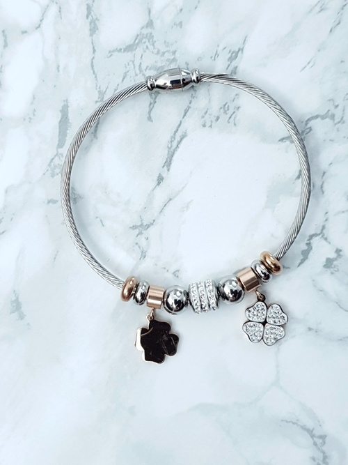 Жіночий дротяний браслет із підвісками-конюшинами з рожевого золота