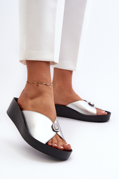 Жіночі шкіряні босоніжки зі срібною прикрасою S.Barski KV27-027