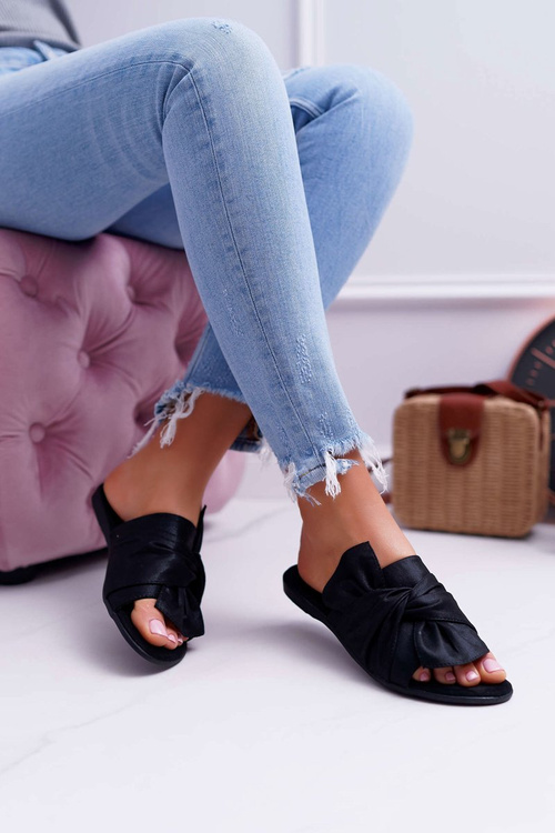 Блискучі шльопанці з краваткою. Чорні Emilia