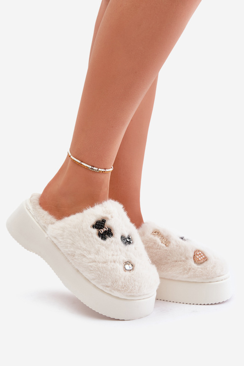 Жіночі пухнасті тапочки на товстій підошві з декором світло-бежевий Zintoria