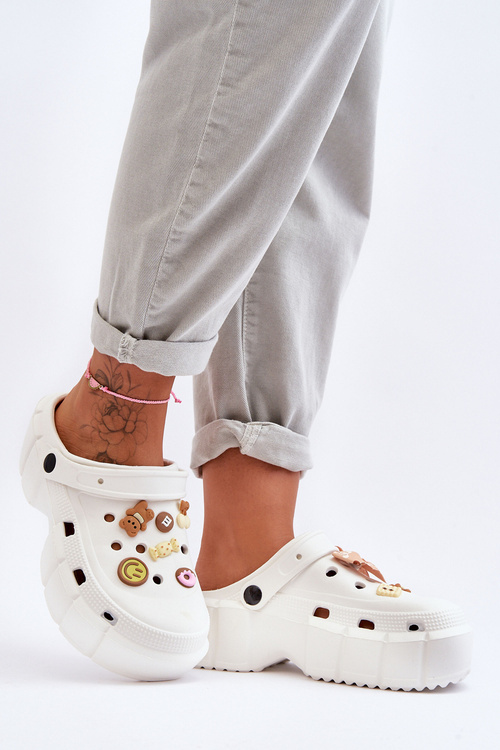 Жіночі поролонові тапочки Crocs з прикрасами білі Marlett