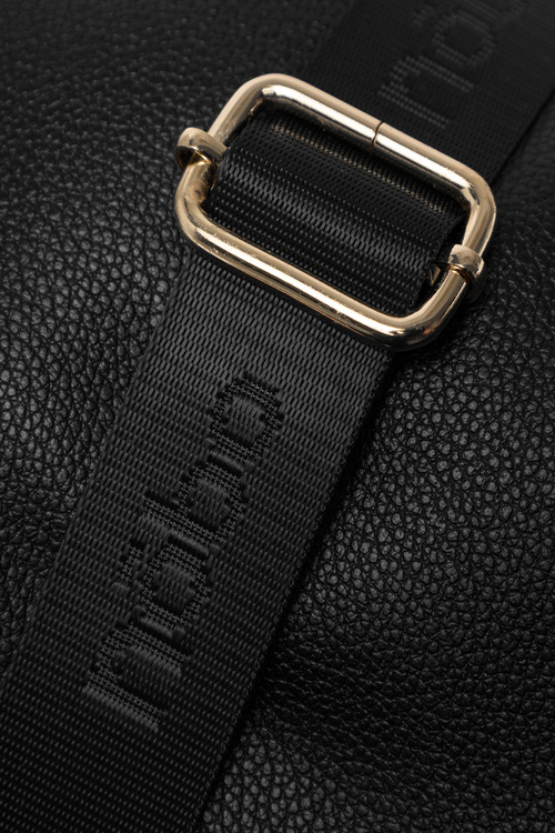 Чорна сумка через плече NOBO BAGP220-K020