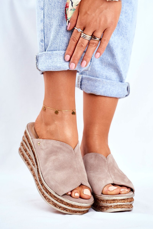 Шкіряні тапочки на танкетці Cappuccino Nicole 2559