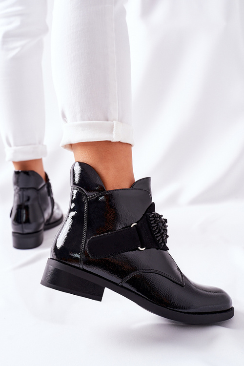 Жіночі черевики на плоскій підошві лаковані чорні кристали Schuler