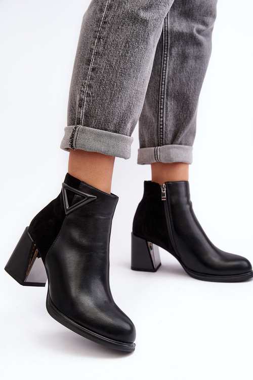 Жіночі шкіряні чоботи на каблуці D&A CR8171 Чорні