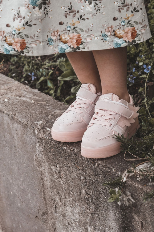 Дитяче шкіряне спортивне взуття на липучці Pink Angel