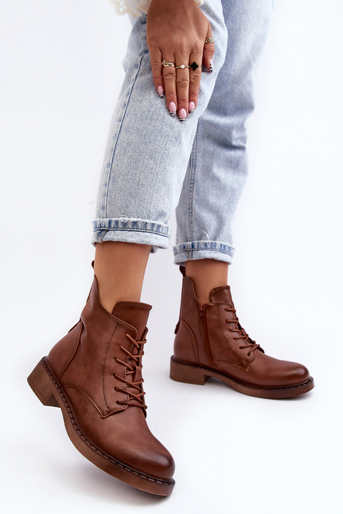 Жіночі класичні чоботи на плоскій підошві коричневого кольору Ballisa