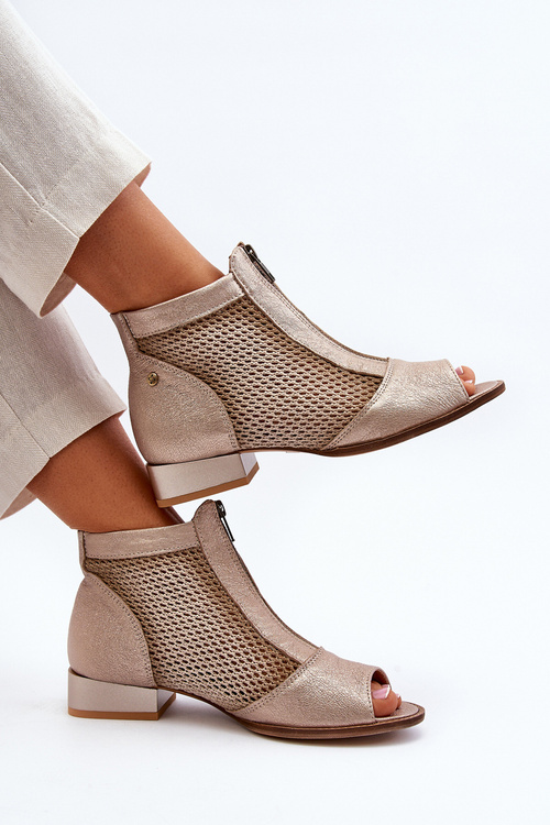 Чоботи жіночі на плоскій підошві Maciejka 06413-25 золото