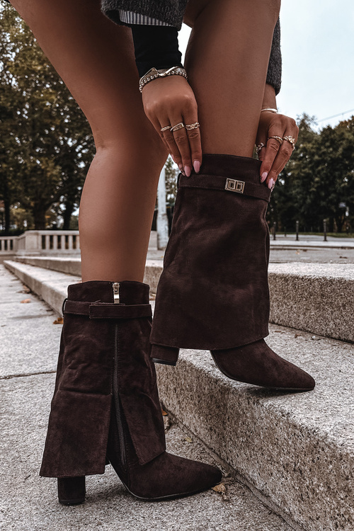 Теплі жіночі чоботи на каблуці з оздоблювальним ремінцем шоколадний Luvielle