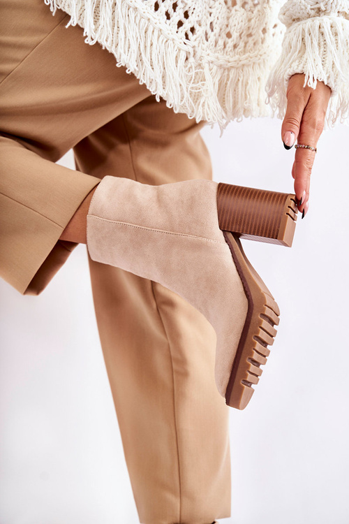 Жіночі замшеві чоботи на каблуці на блискавці бежеві Odette